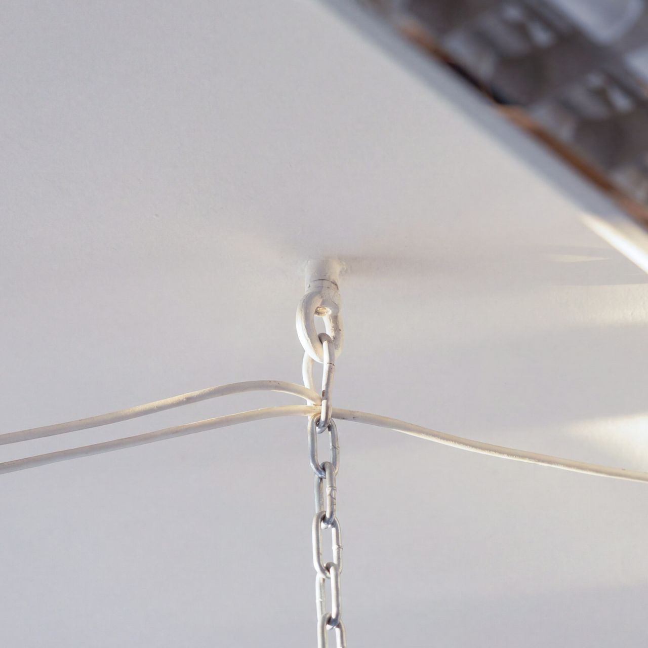 Ceiling track system 