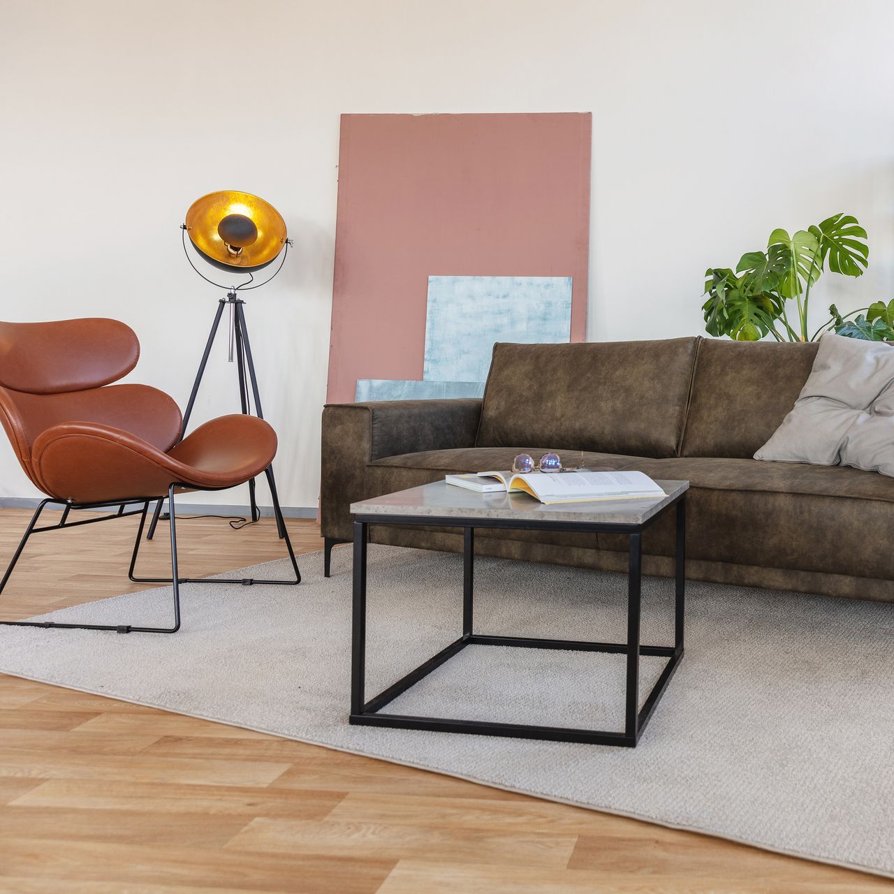 Furniture & props